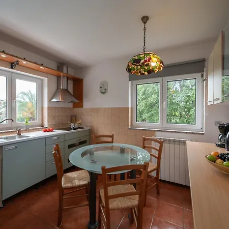 Large Family Sabrina On Two Floors