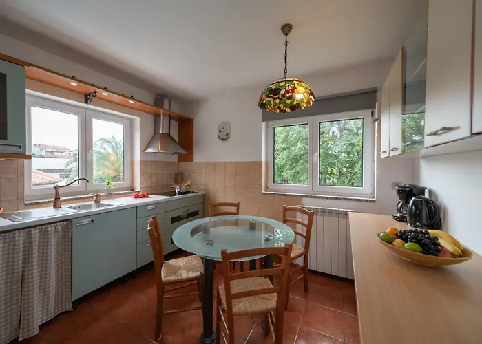 Large Family Sabrina On Two Floors