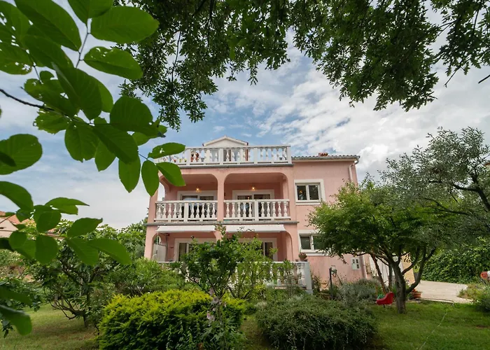 Large Family Sabrina On Two Floors