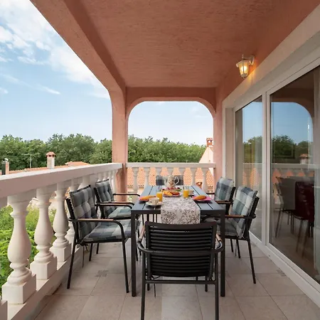 Large Family Sabrina On Two Floors * Porec