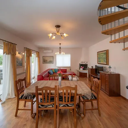 Апартаменты Large Family Sabrina On Two Floors Пореч