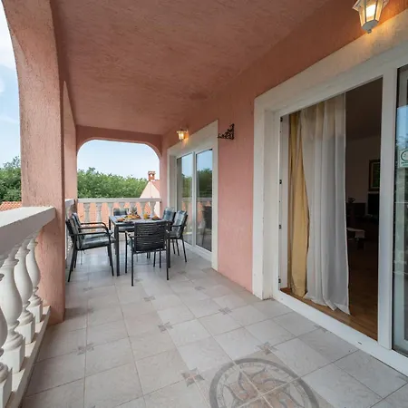 Apartment Large Family Sabrina On Two Floors *