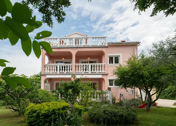 Apartman Large Family Sabrina On Two Floors *